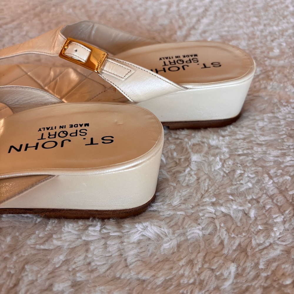 St. John Sport Women's Pearlized Cream Leather Thong Sandals - size 9 1/2 EUC - Picture 4 of 8